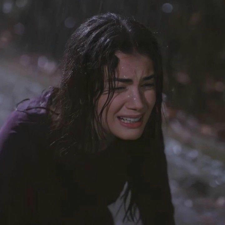 Sad Girl DP black and white