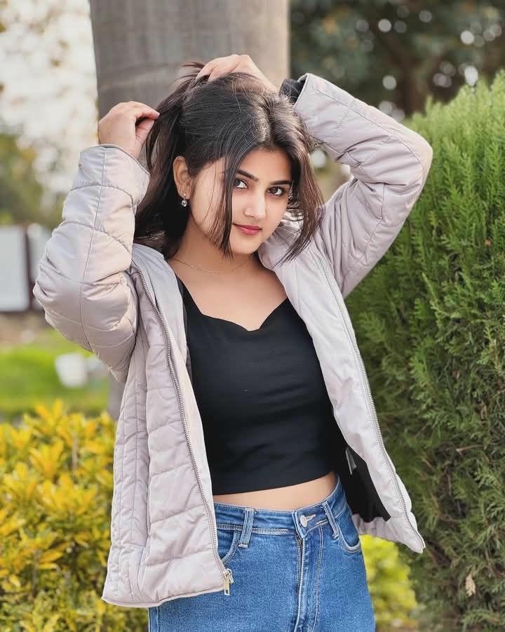 cute girl pic for dp indian girl