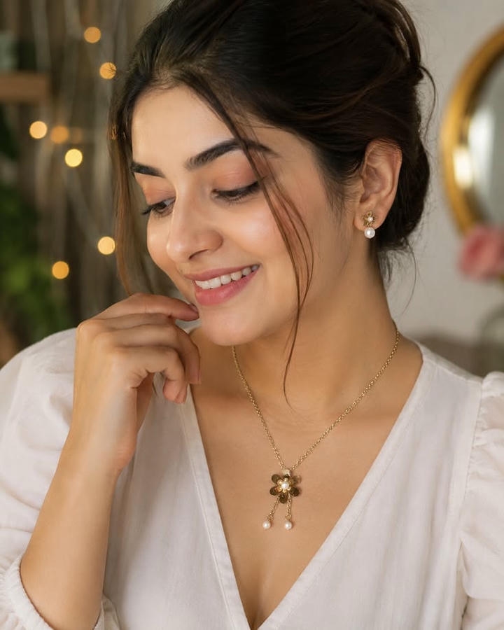 cute girl pic for dp status