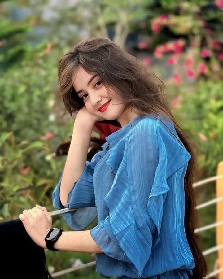 cute girl pic for dp stylish